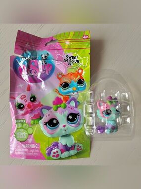 Littlest Pet Shop Sweet ‘N Sour Sprinkles Sitting Cat / Kitten #375